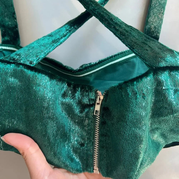 Superdown Dorian Green Shimmer Velvet Crop Top Size M - Picture 4 of 8